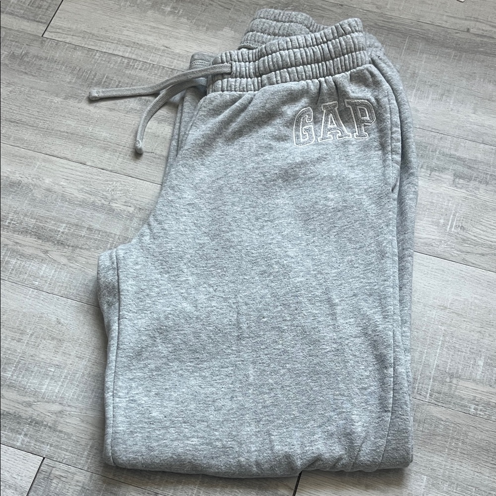 GAP Light Heather Gray Logo Sweatpants